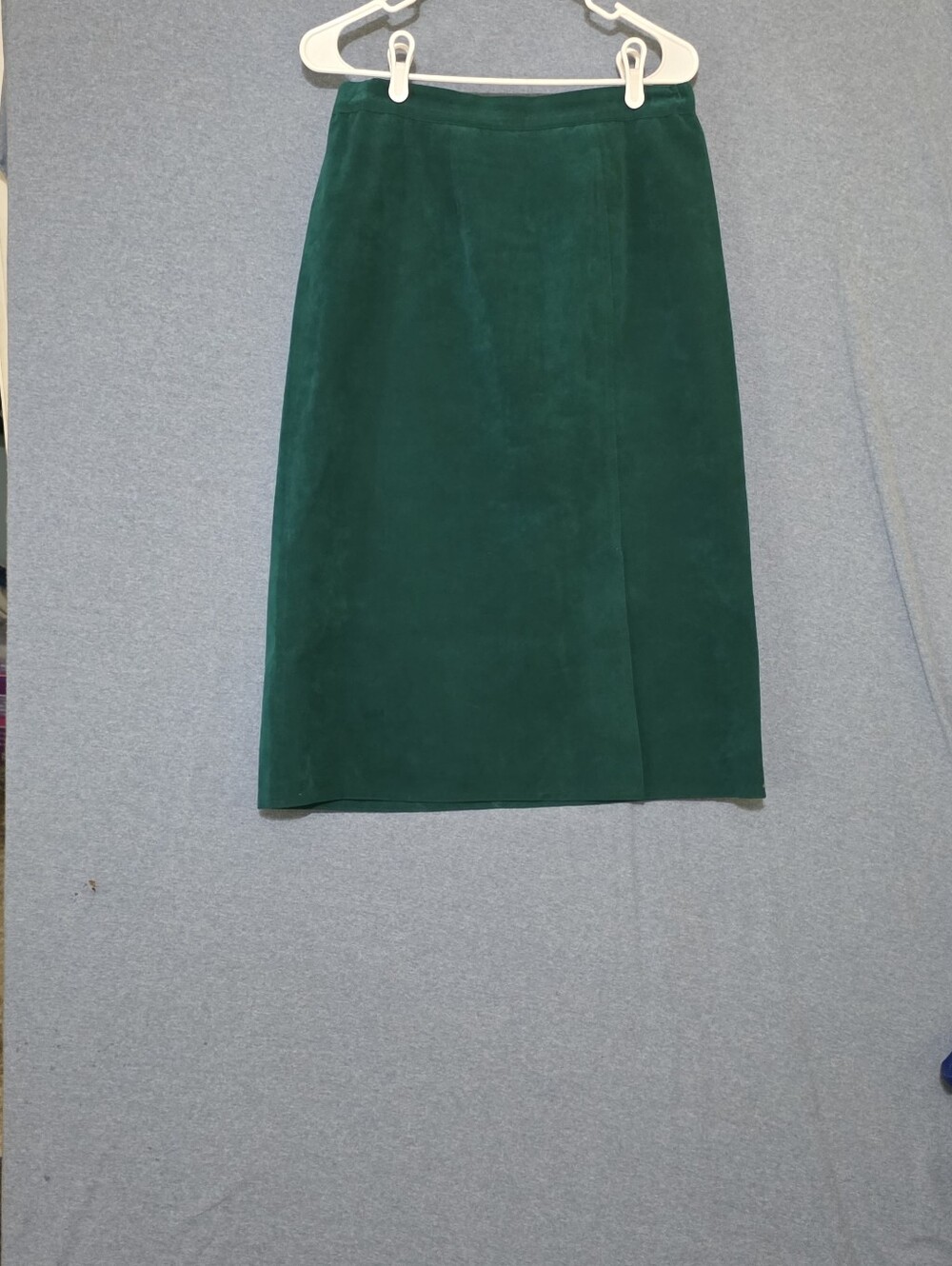 Ultra Suede Emerald Green Skirt Suit. Measures Small Closer To Size 12. - Picture 8 of 8